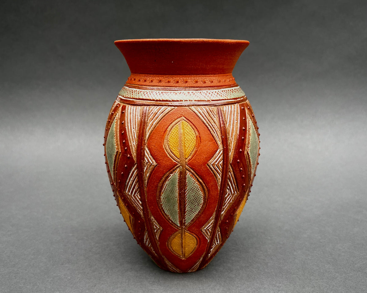 Vase in Erdtönen