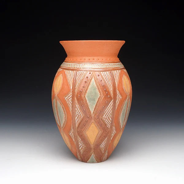 Vase in Erdtönen