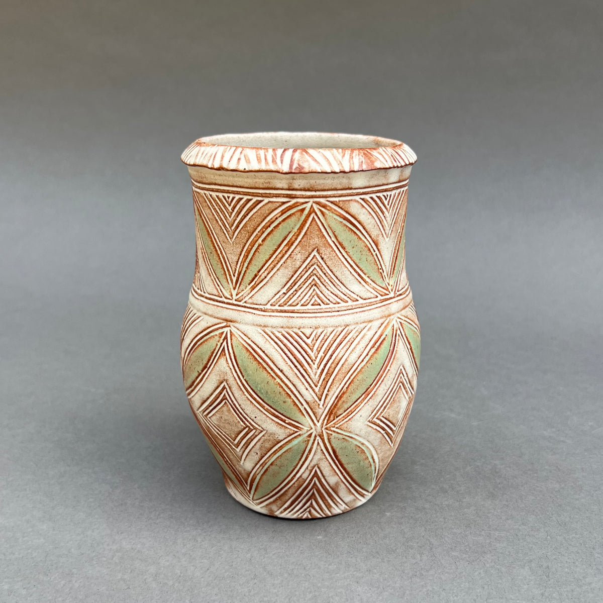 Geschnitzte Vase